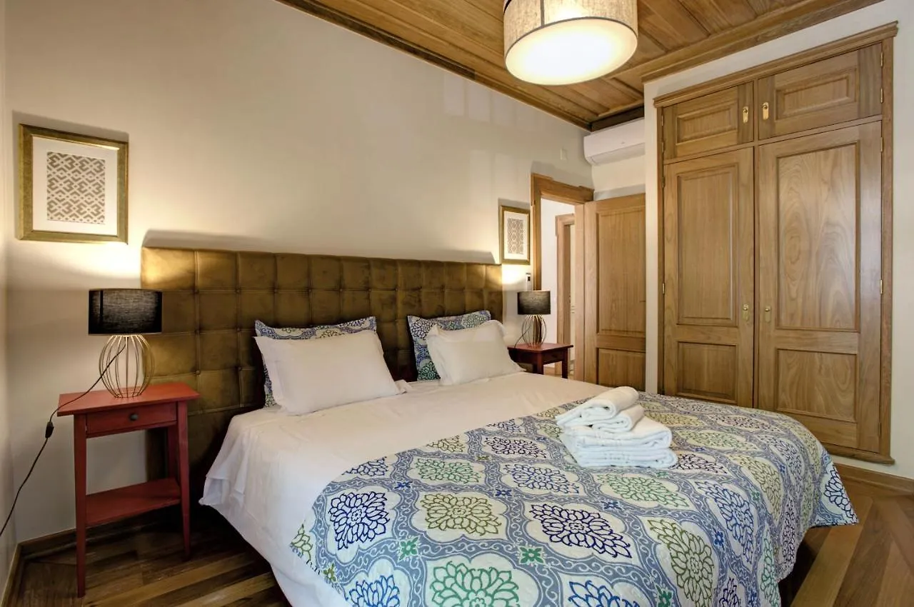 Localtraveling Cathedral & Castle - Family Apartments Lissabon