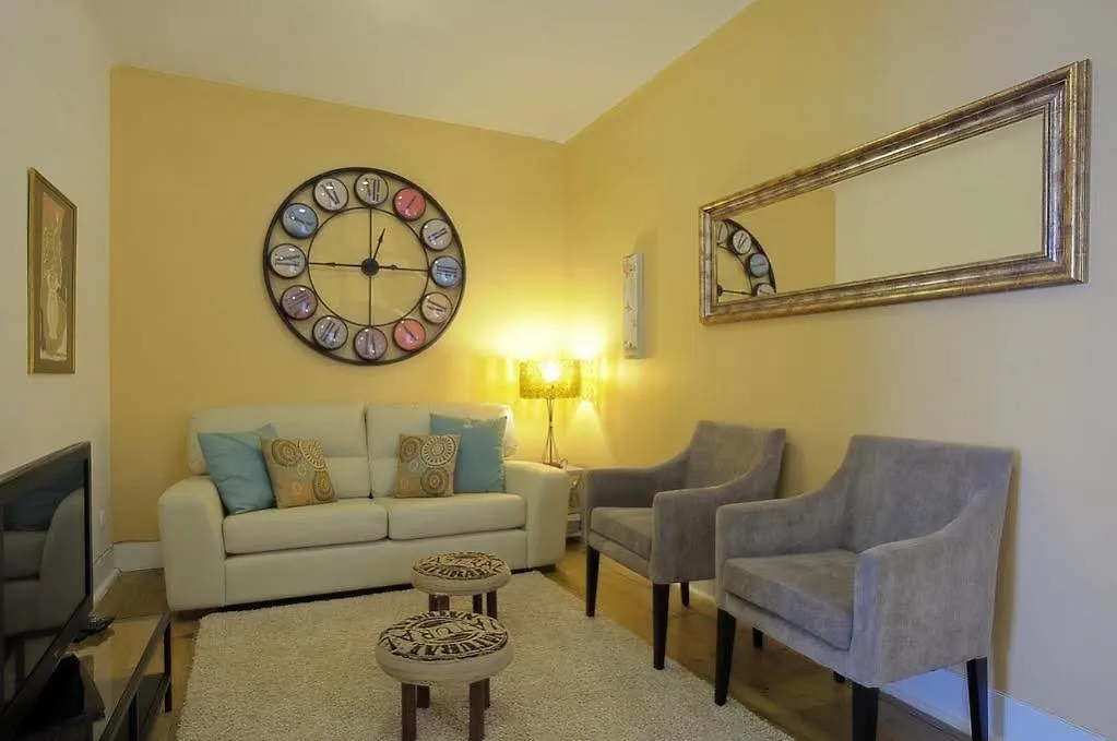 Localtraveling Cathedral & Castle - Family Apartments Lissabon 0*,  Portugal