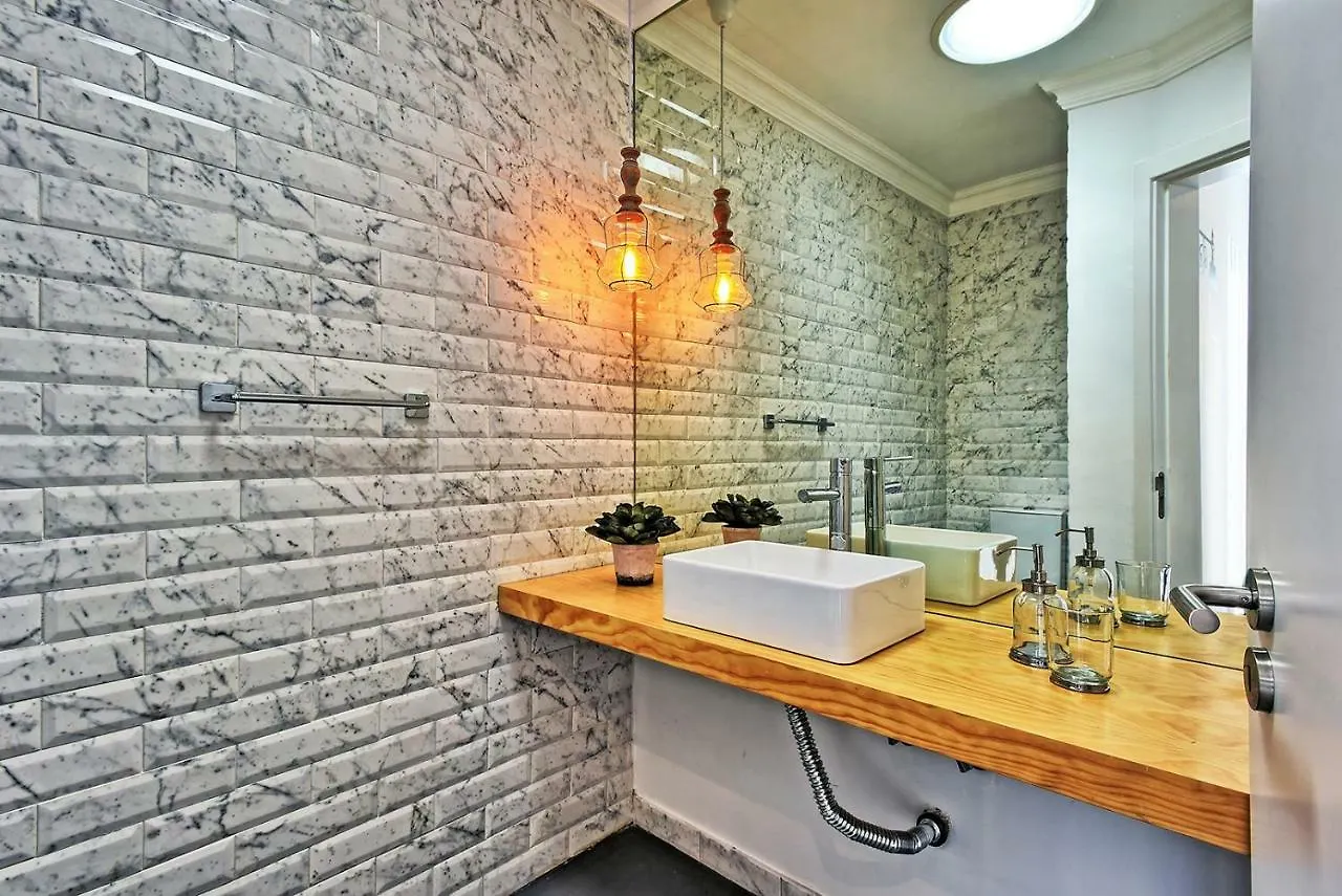 Localtraveling Cathedral & Castle - Family Apartments Lissabon