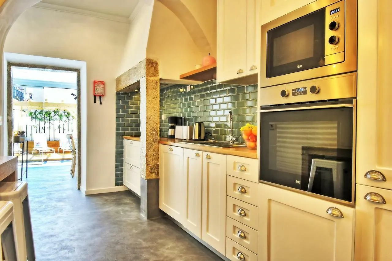Localtraveling Cathedral & Castle - Family Apartments Lissabon